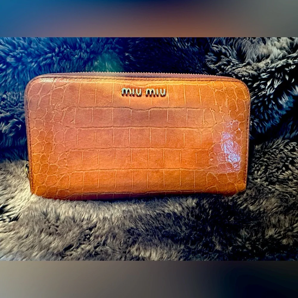 Miu Miu Brown Croc Embossed Wallet - Picture 1 of 6